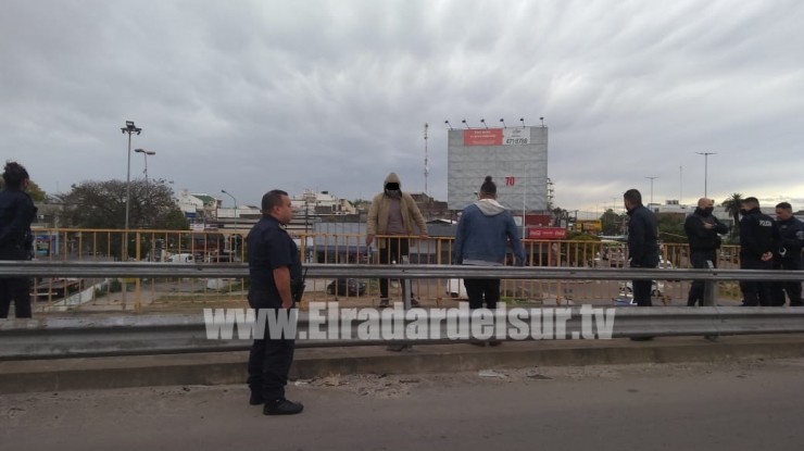 Joven quiso suicidarse saltando de los puentes de “El Cruce”